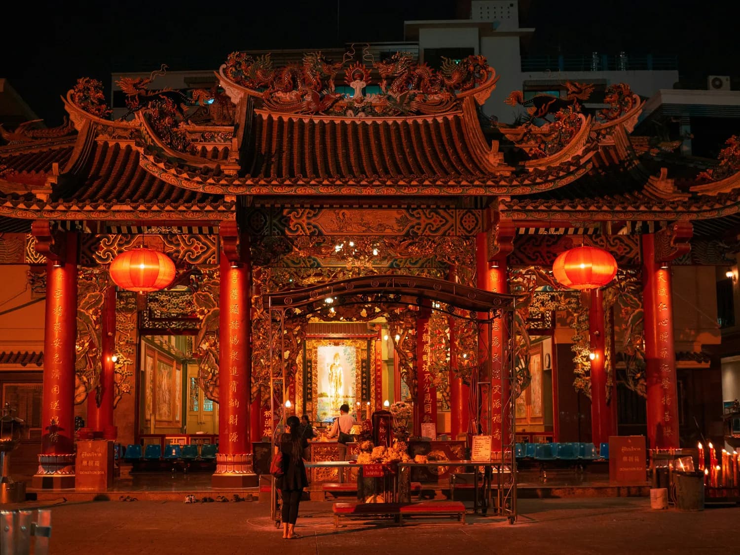 秦淮灯会点亮南京夜空，首个“非遗版”春节精彩纷呈