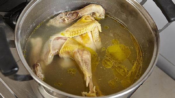 鸡汤和鸡肉哪个更有营养？喝鸡汤和吃鸡肉哪个容易胖？