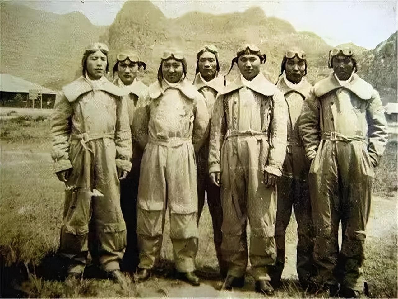 1922年，林徽因弟弟林恒的罕见合影，25岁对日空战中牺牲！