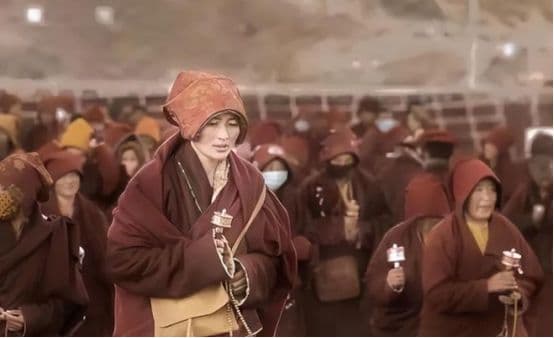 中国最大尼姑庵：2万女尼苦修，天黑后不得外出