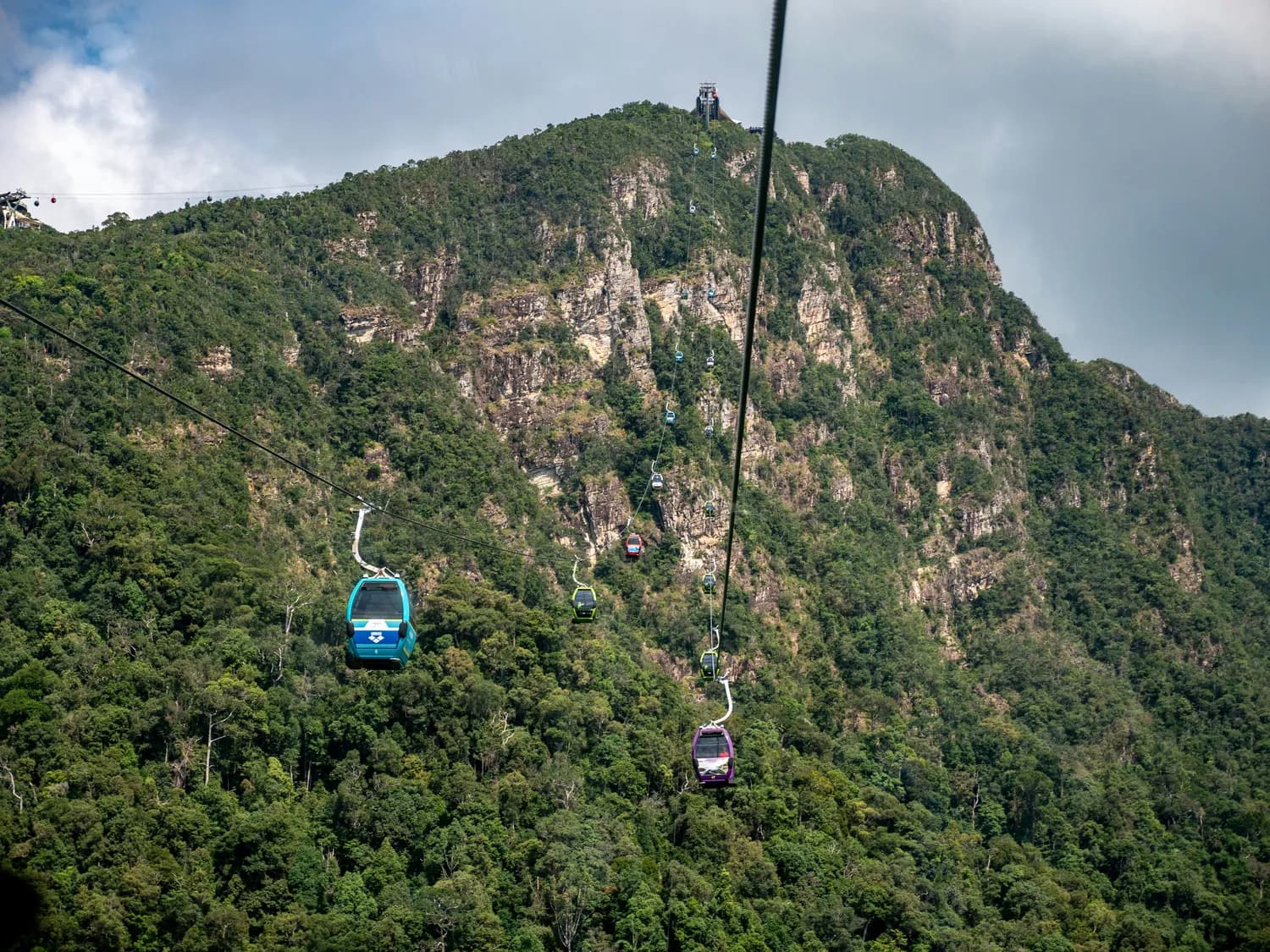 莲花山旅游风景区：来宾必打卡自然景观