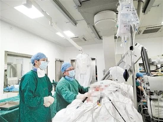 “疯狂心跳”1分钟190次！心外膜室速射频消融术制服“失控”心跳