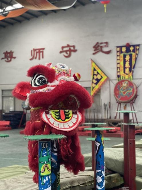 西樵镇醒狮文化传承创新，2.5万学生齐跳醒狮操创吉尼斯纪录