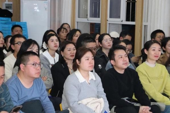 平稳过渡 快乐入学：小白鸽幼儿园幼小衔接专题家长会纪实