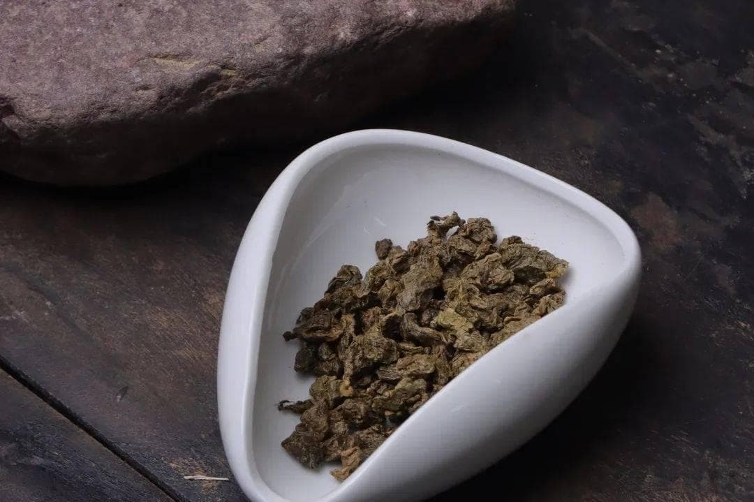 沉香叶茶：一缕悠然，解锁睡眠与情绪的双重和谐