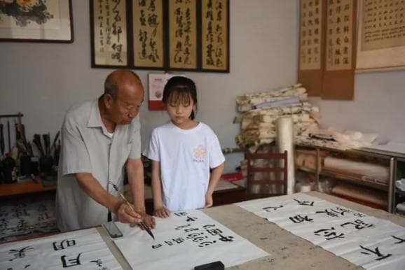 免费教书法20年！河北这位退休老师登上热搜……
