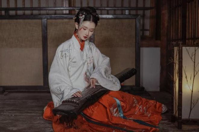 唐伯虎四首七绝诗：美人图中的意境与情感