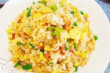 炒饭热量：普通炒饭和加料炒饭的热量差异及控制建议