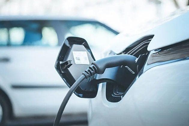多家车企公布“停售燃油车”时间表，真的不能再买燃油车了？