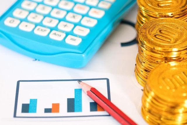 如何理解基金产品的收益波动？这些波动对长期投资有什么启示？