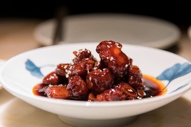 糖醋排骨：酸甜可口的传统美味，从宫廷到餐桌的千年传承