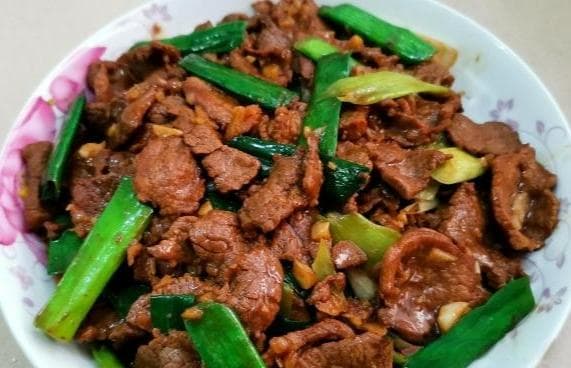 爆炒羊肉烹饪全攻略：从选材到出锅的关键技巧