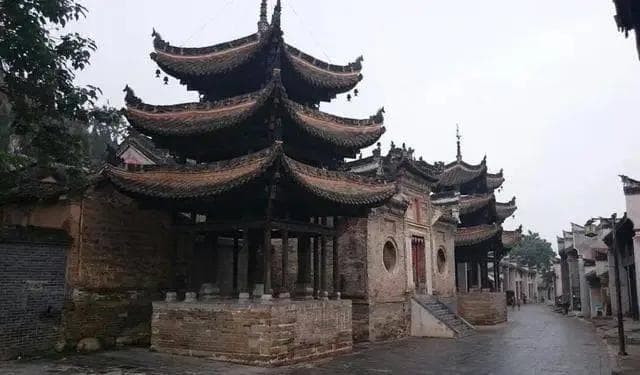 陕鄂豫共同管辖的白浪街，一脚踏三省，三省一条街，一街三语言