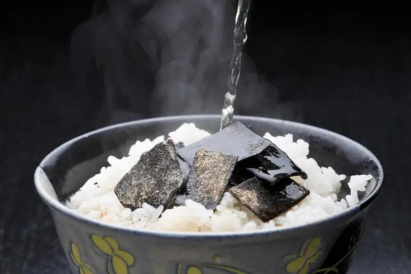 茶泡饭：从平安时代到现代，日本人的餐桌智慧
