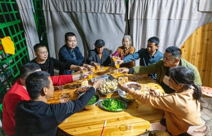 广西玉林：一道白切鸡，链起百亿产业