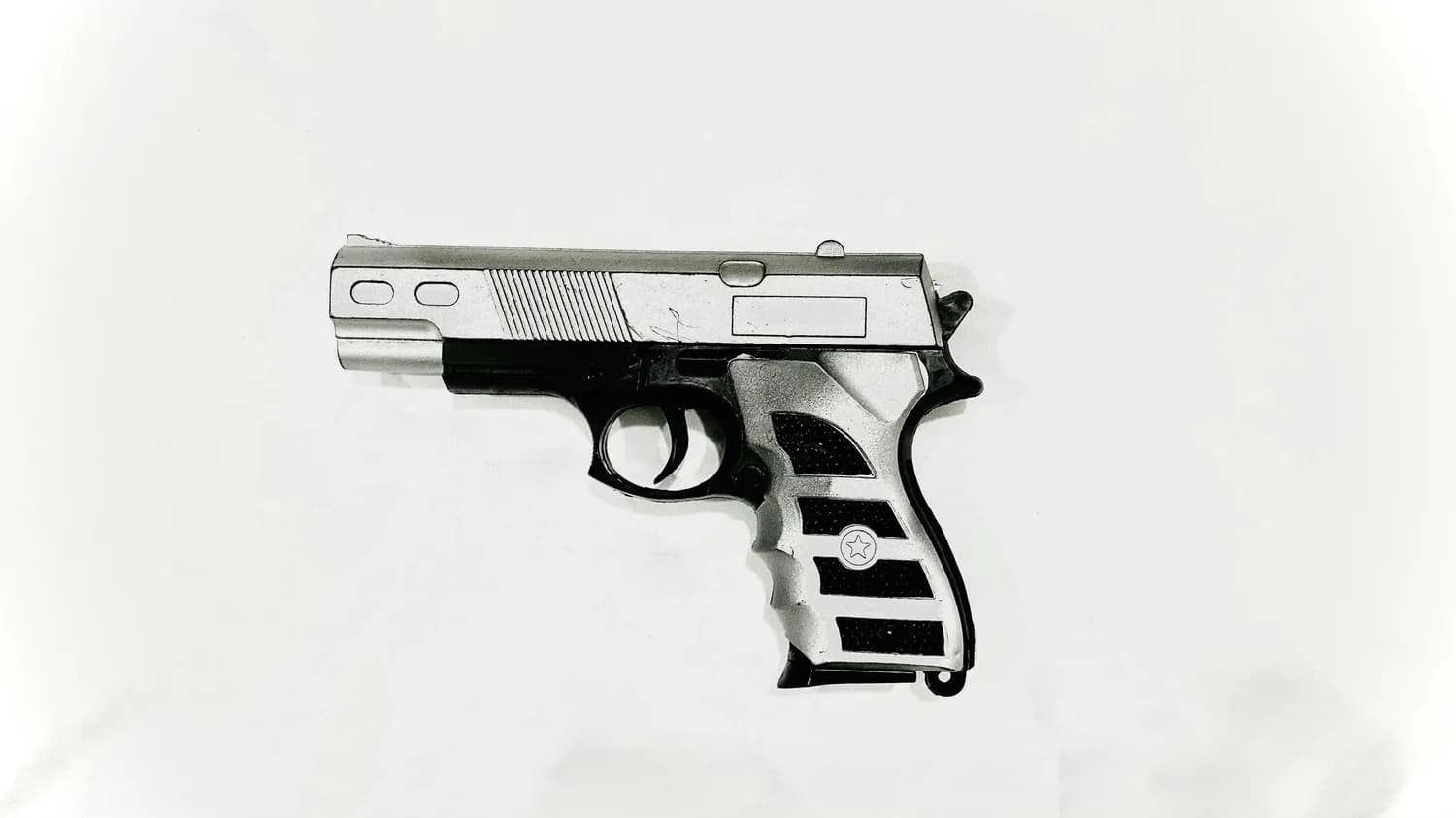 “92式”手枪：香港与内地警务合作的新起点