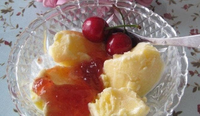 自制冰淇淋：简单食材做出夏日清凉美味