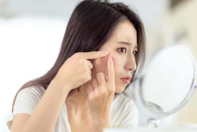 吃异维A酸软胶囊2个月要测一次血，是因为很“伤”吗？