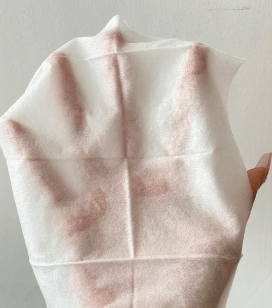 皮肤油用湿巾好还是吸油纸？