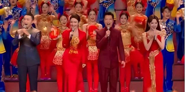 从“严肃脸”到“反差萌”：撒贝宁的主持风格大变身