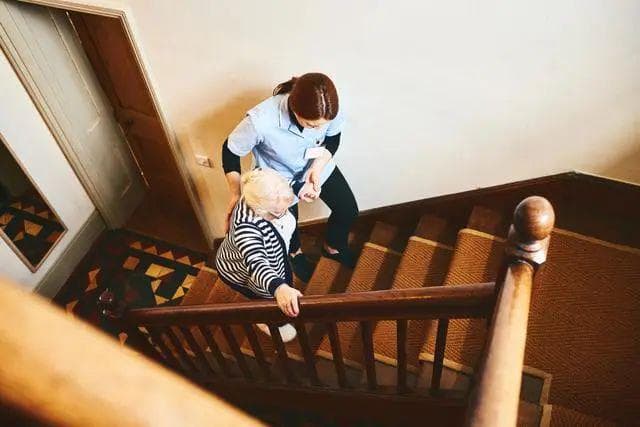 孕期爬楼梯，真的能助产吗？揭秘这一说法的科学性！