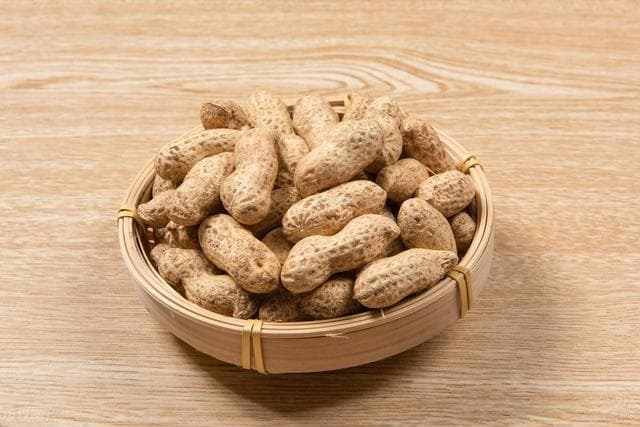 花生是糖尿病的“加速器”吗？医生：保护胰岛，牢记3吃4不吃