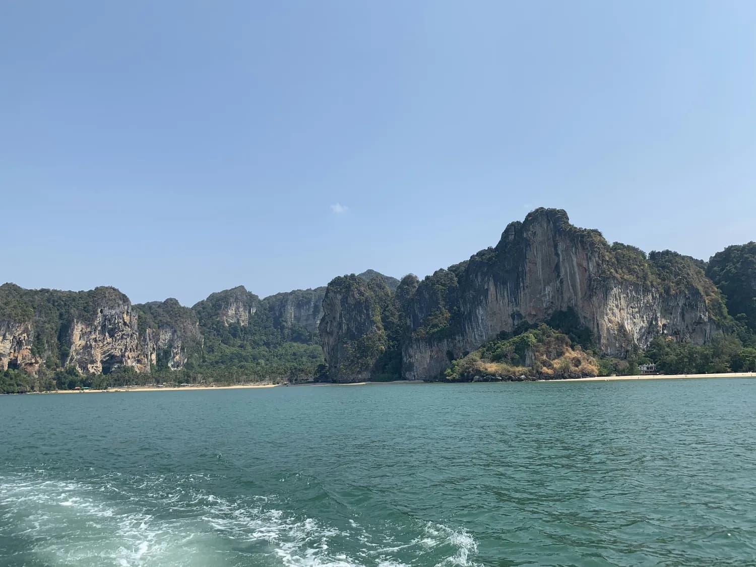 桂林象鼻山的神秘水月洞：传说与现实交织的自然奇观
