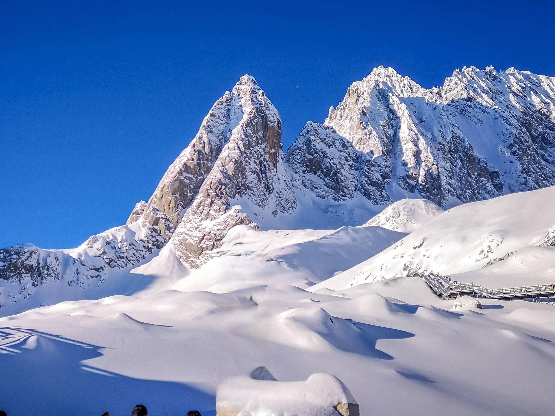 探寻玉龙雪山：壮丽冰川与千年传说的交织