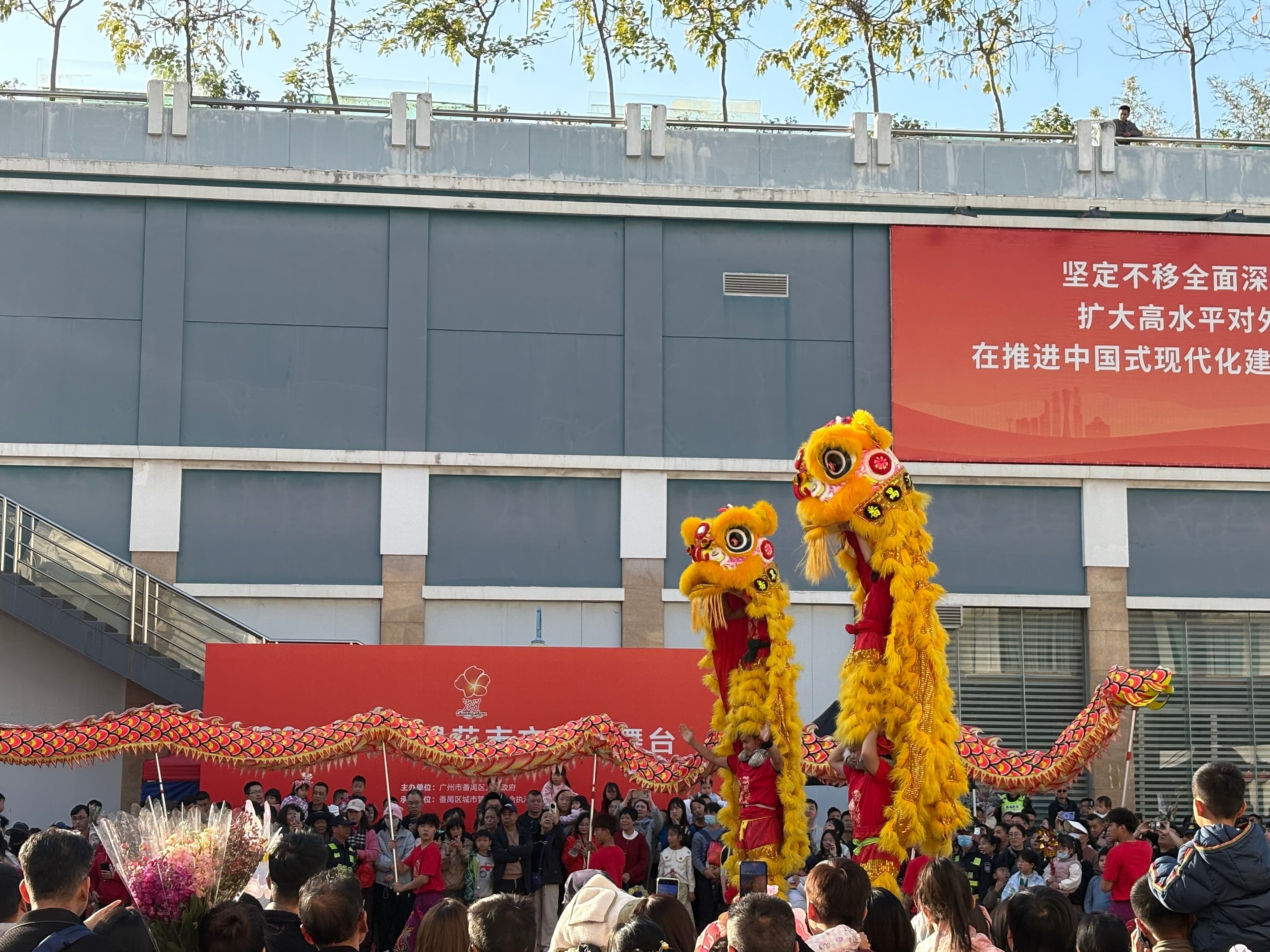 醒狮制作的传承新局：扎狮绝活迭代，千元佛鹤狮头远销海外，年轻人订单日益增长