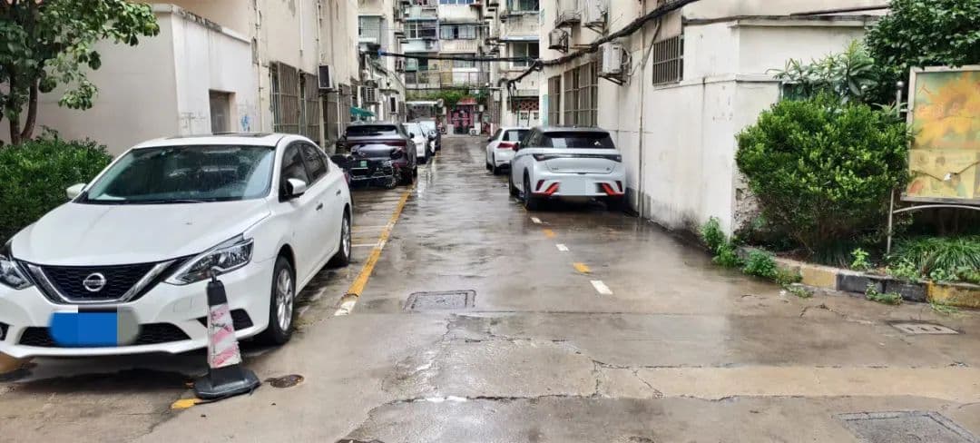 缓解小区停车难，“一纸公约”的背后是……