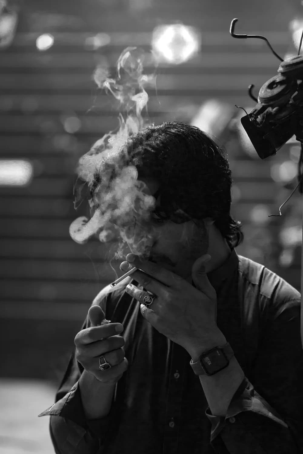 周润发的银幕传奇：从《英雄本色》到街头时尚