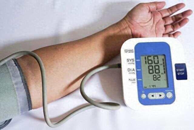 医学研究：若高血压患者在这2个时间多喝水，效果堪比药物作用？