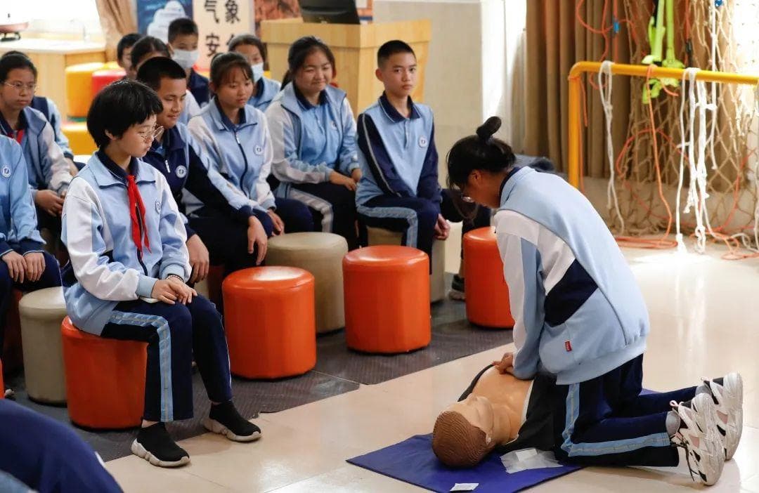 聚青春力量 创人道未来