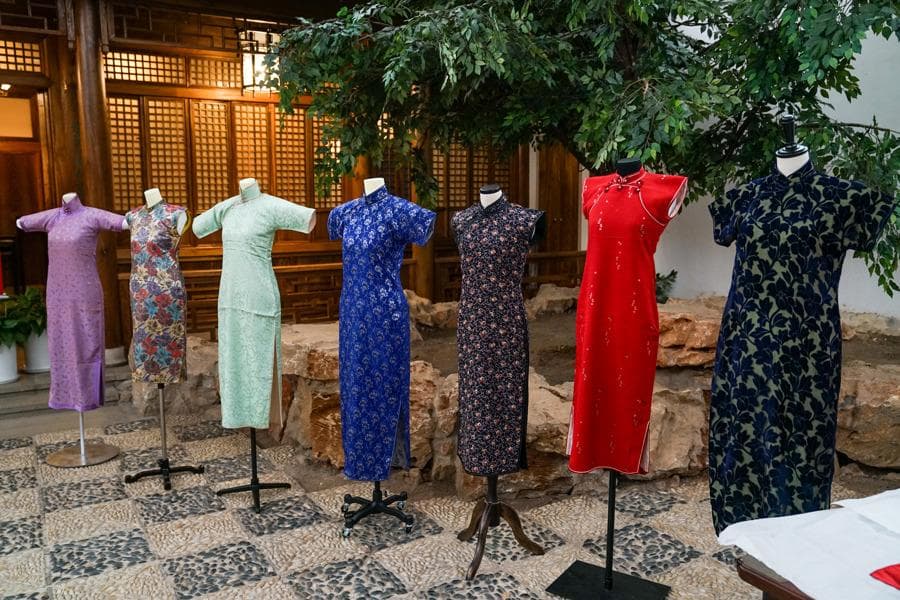 张信哲向上海博物馆捐赠海派旗袍：展现中西融汇的时尚艺术