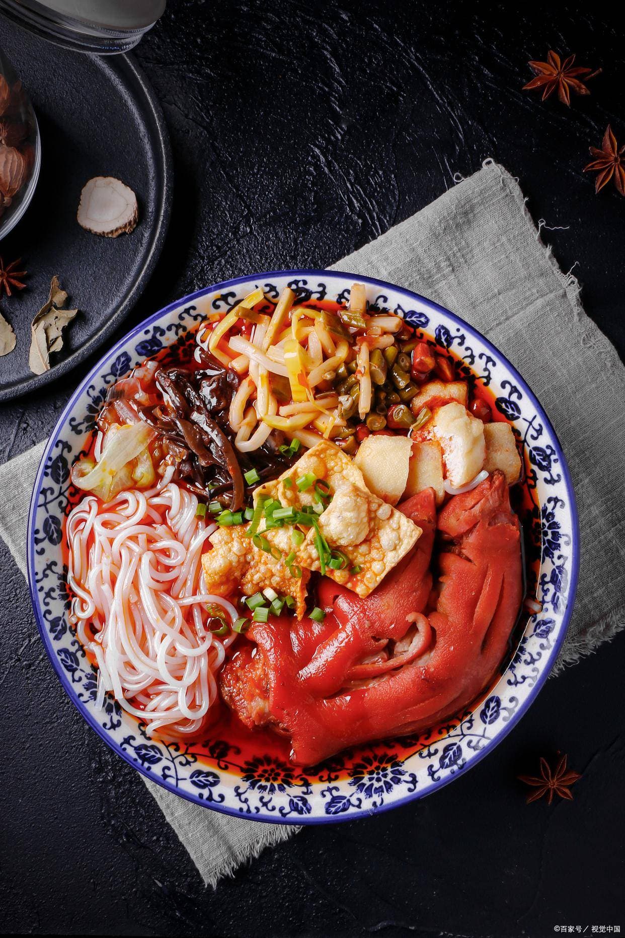 螺蛳粉探秘：一碗尽享柳州风味，品味历史传承之美！
