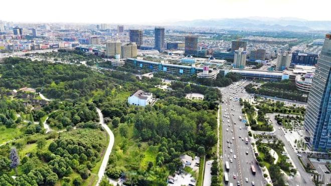义乌国际商贸城开市：全球最大的小商品批发市场焕发新活力