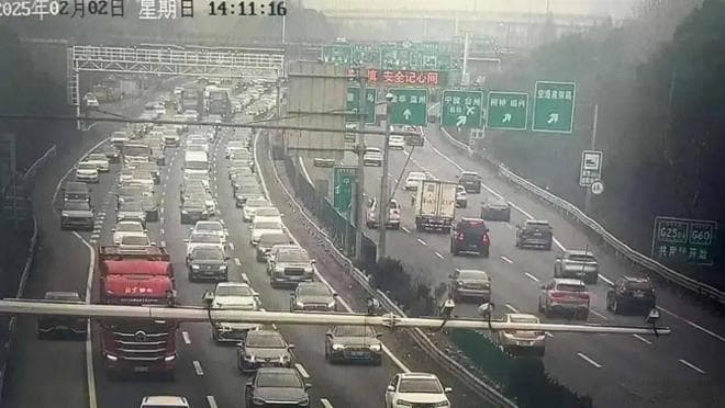 返程的人已堵在路上！春节放假8天，路上花费一半，这真值得吗？
