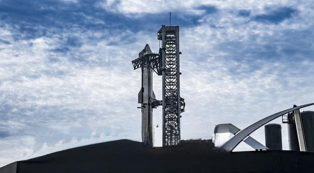 SpaceX：从梦想起航到太空探索的领航者