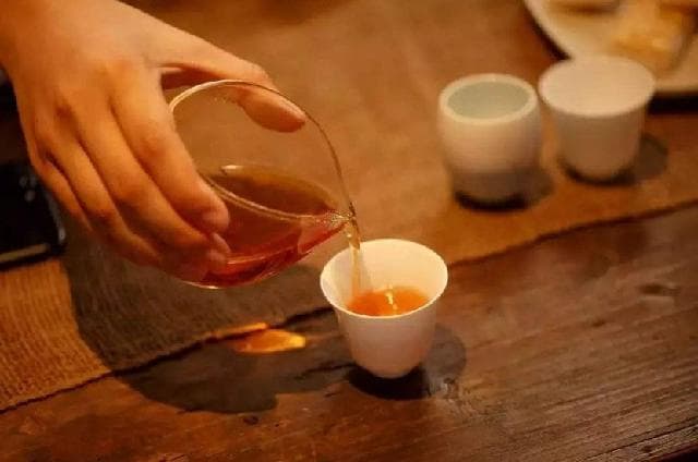 你爱喝的茶可能削减阳气、损伤脾胃，7类人喝前注意！