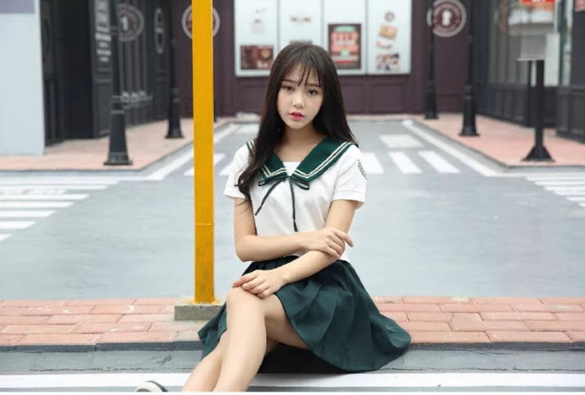 揭秘日本女学生制服：从历史演变到文化象征