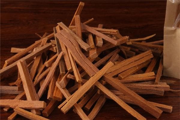 檀香点燃怎么放置？一天点多久合适？