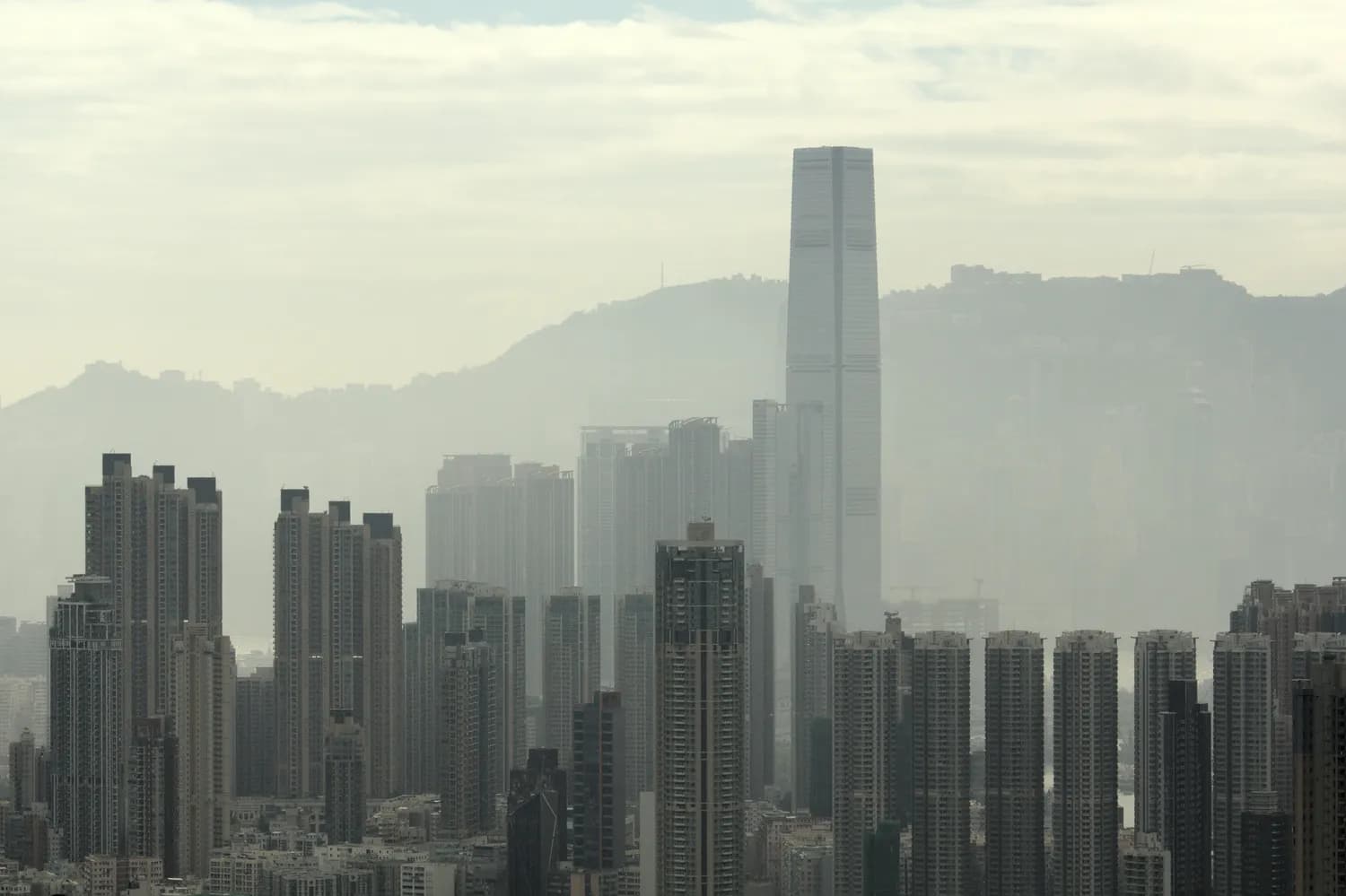 郁亮辞职，辛杰接棒！万科股价如何走？