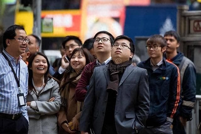 人民日报：年轻人，看清现实，请你理解生活！