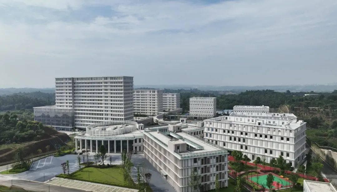 华西医院锦城医院正式开院，成都五医院光华院区建设提速