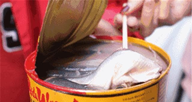 品味鲱鱼罐头的美味之道（探索鲱鱼罐头的独特风味与健康优势）