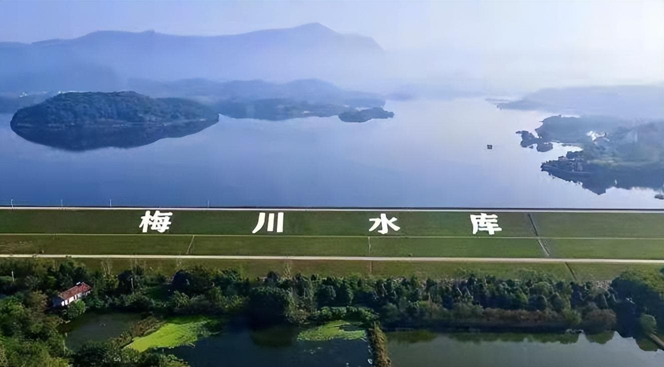 湖北省武穴梅川水库水利风景区：人在绿中、绿在山中、山在水中