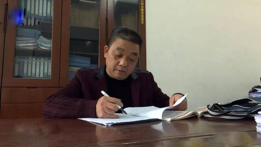 青少年自杀行为数量高居不下且趋低龄，心理健康教育亟需加强