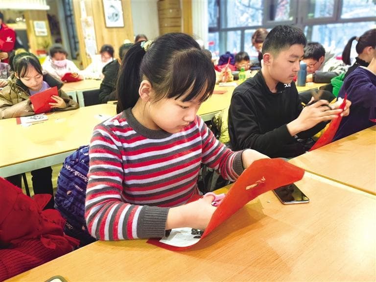 知识课堂拓视野 传统文化筑自信  兰州市学生假期实践活动丰富多彩
