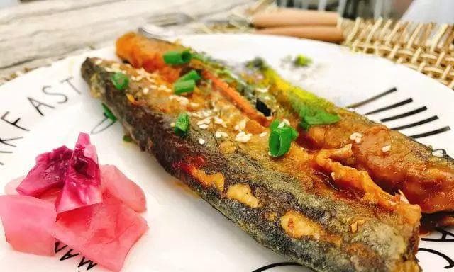 用香烤秋刀鱼尝遍秋天的味道（15个步骤教你做出一道口感鲜美的香烤秋刀鱼）