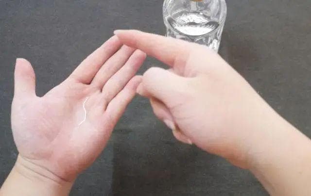 白酒怎么区分粮食酒和勾兑酒，如何辨别粮食酒与勾兑酒？